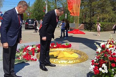 В знак памяти – Цветы Победы